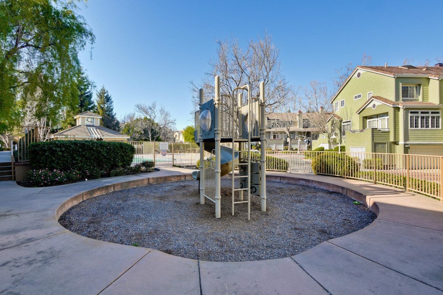 Detail Gallery Image 44 of 61 For 1151 La Rochelle Ter #E,  Sunnyvale,  CA 94089 - 2 Beds | 2/1 Baths