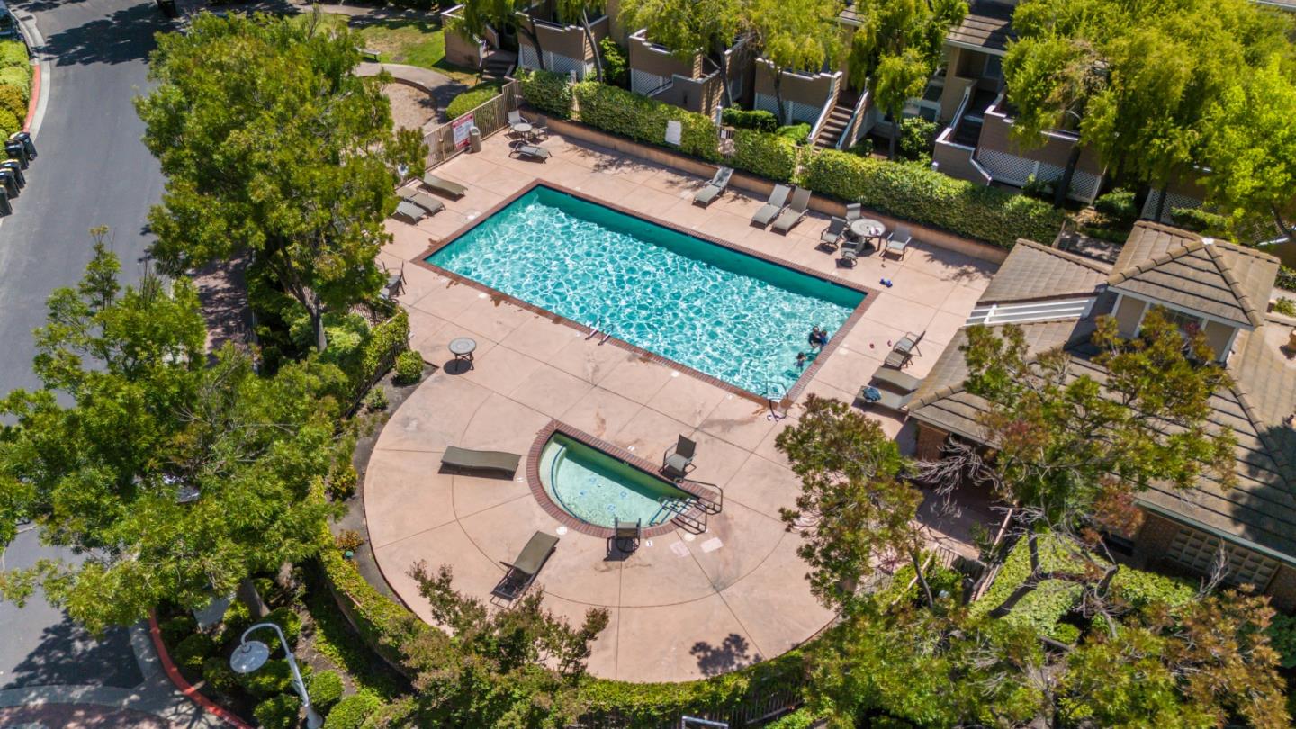 Detail Gallery Image 46 of 61 For 1151 La Rochelle Ter #E,  Sunnyvale,  CA 94089 - 2 Beds | 2/1 Baths