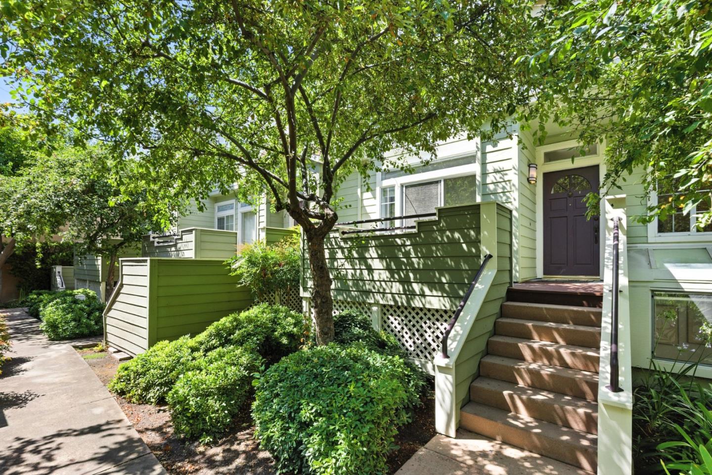 Detail Gallery Image 5 of 61 For 1151 La Rochelle Ter #E,  Sunnyvale,  CA 94089 - 2 Beds | 2/1 Baths