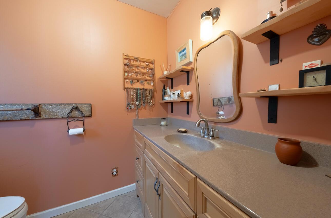 Detail Gallery Image 17 of 52 For 9180 Coker Rd, Salinas,  CA 93907 - 4 Beds | 3 Baths