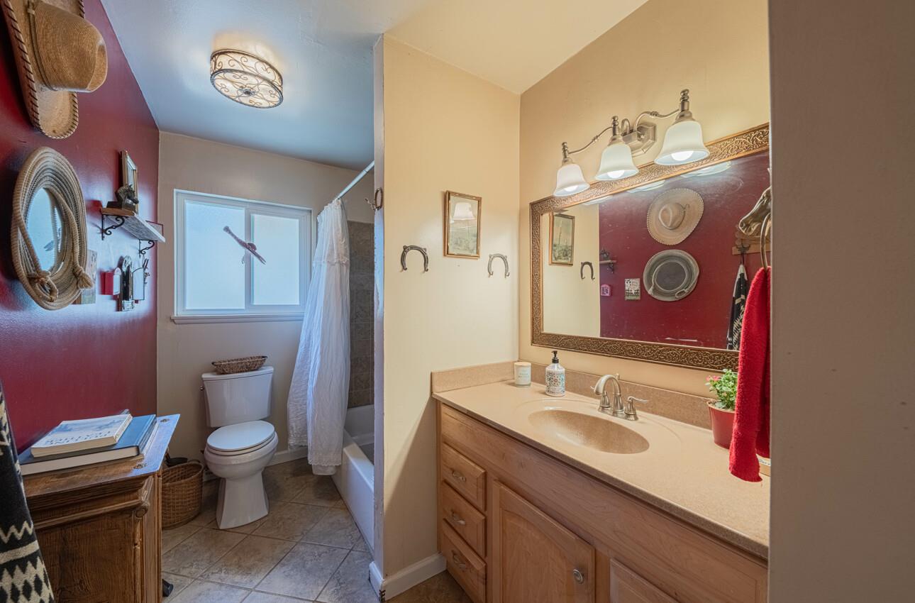 Detail Gallery Image 21 of 52 For 9180 Coker Rd, Salinas,  CA 93907 - 4 Beds | 3 Baths