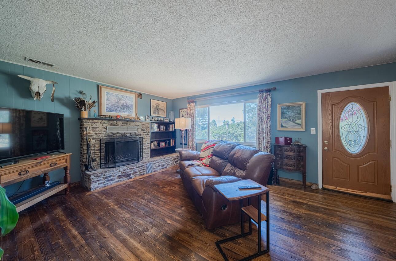 Detail Gallery Image 5 of 52 For 9180 Coker Rd, Salinas,  CA 93907 - 4 Beds | 3 Baths