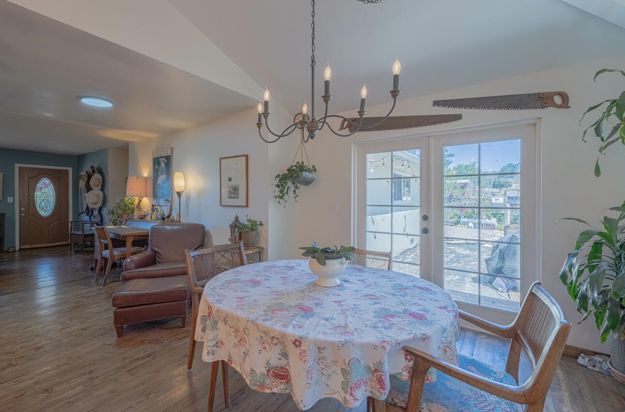 Detail Gallery Image 8 of 52 For 9180 Coker Rd, Salinas,  CA 93907 - 4 Beds | 3 Baths