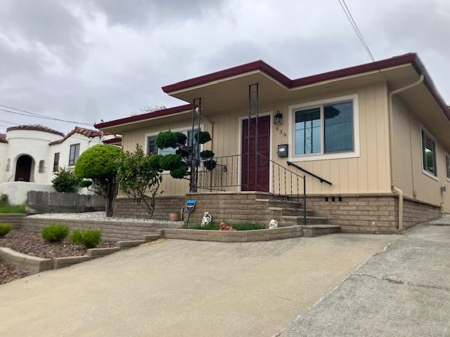 Detail Gallery Image 2 of 22 For 639 Belden St, Monterey,  CA 93940 - 3 Beds | 2 Baths