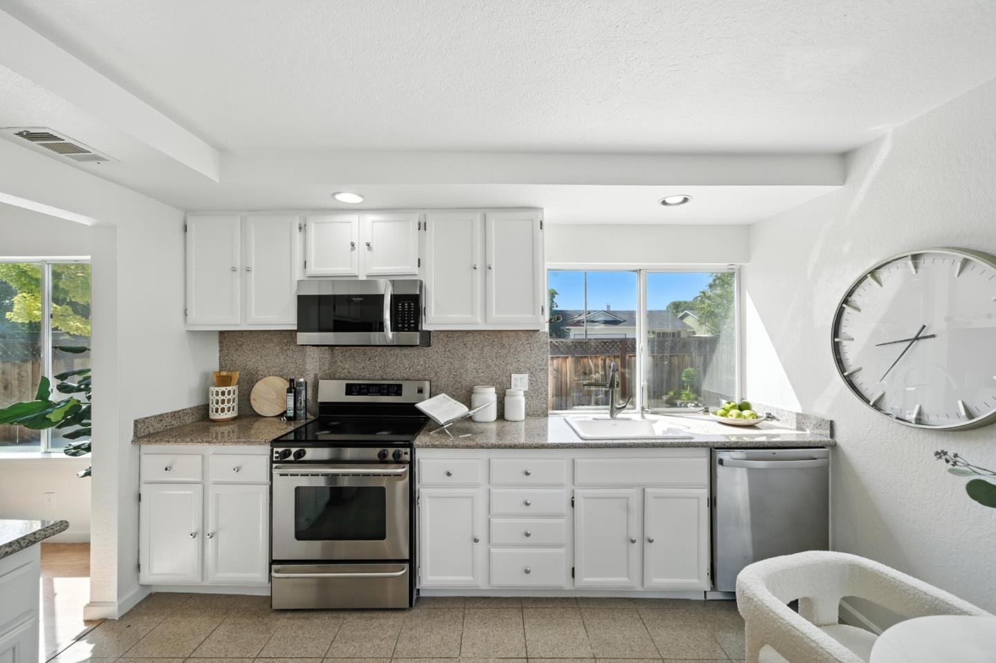 Detail Gallery Image 11 of 36 For 552 Bluefield Dr, San Jose,  CA 95136 - 4 Beds | 2 Baths