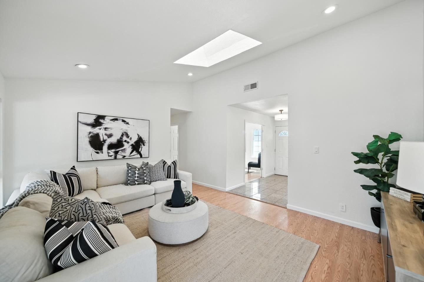 Detail Gallery Image 13 of 36 For 552 Bluefield Dr, San Jose,  CA 95136 - 4 Beds | 2 Baths