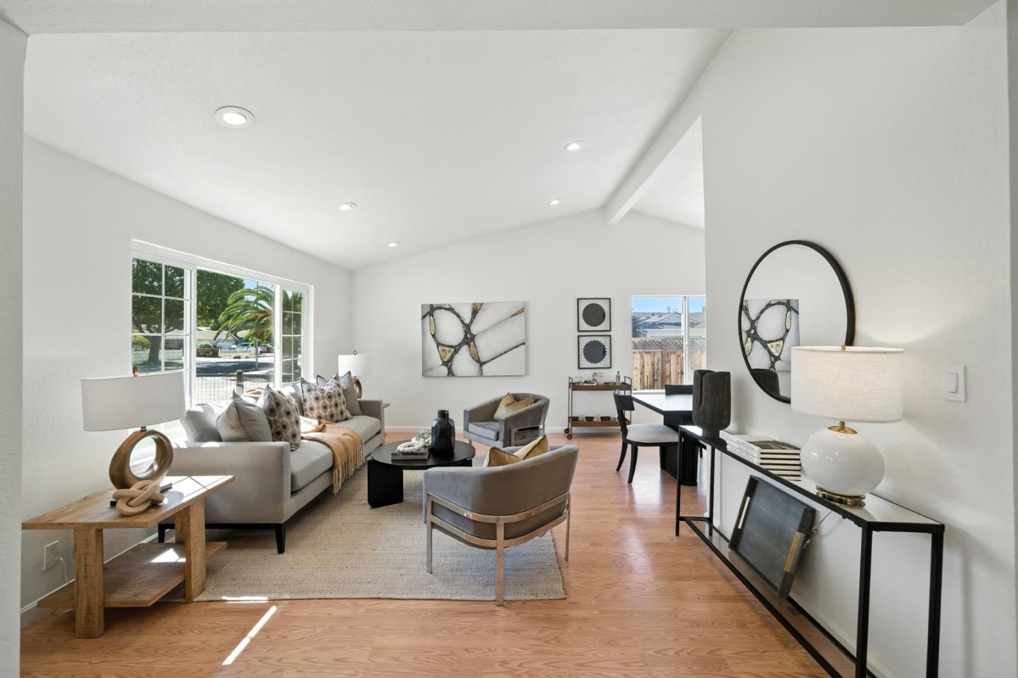 Detail Gallery Image 3 of 36 For 552 Bluefield Dr, San Jose,  CA 95136 - 4 Beds | 2 Baths