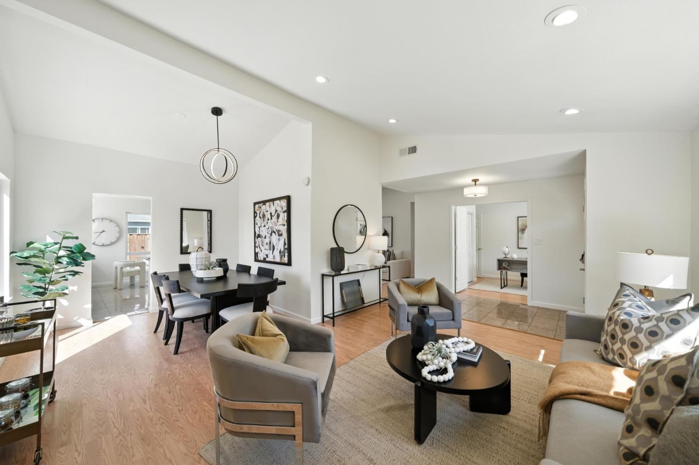 Detail Gallery Image 4 of 36 For 552 Bluefield Dr, San Jose,  CA 95136 - 4 Beds | 2 Baths