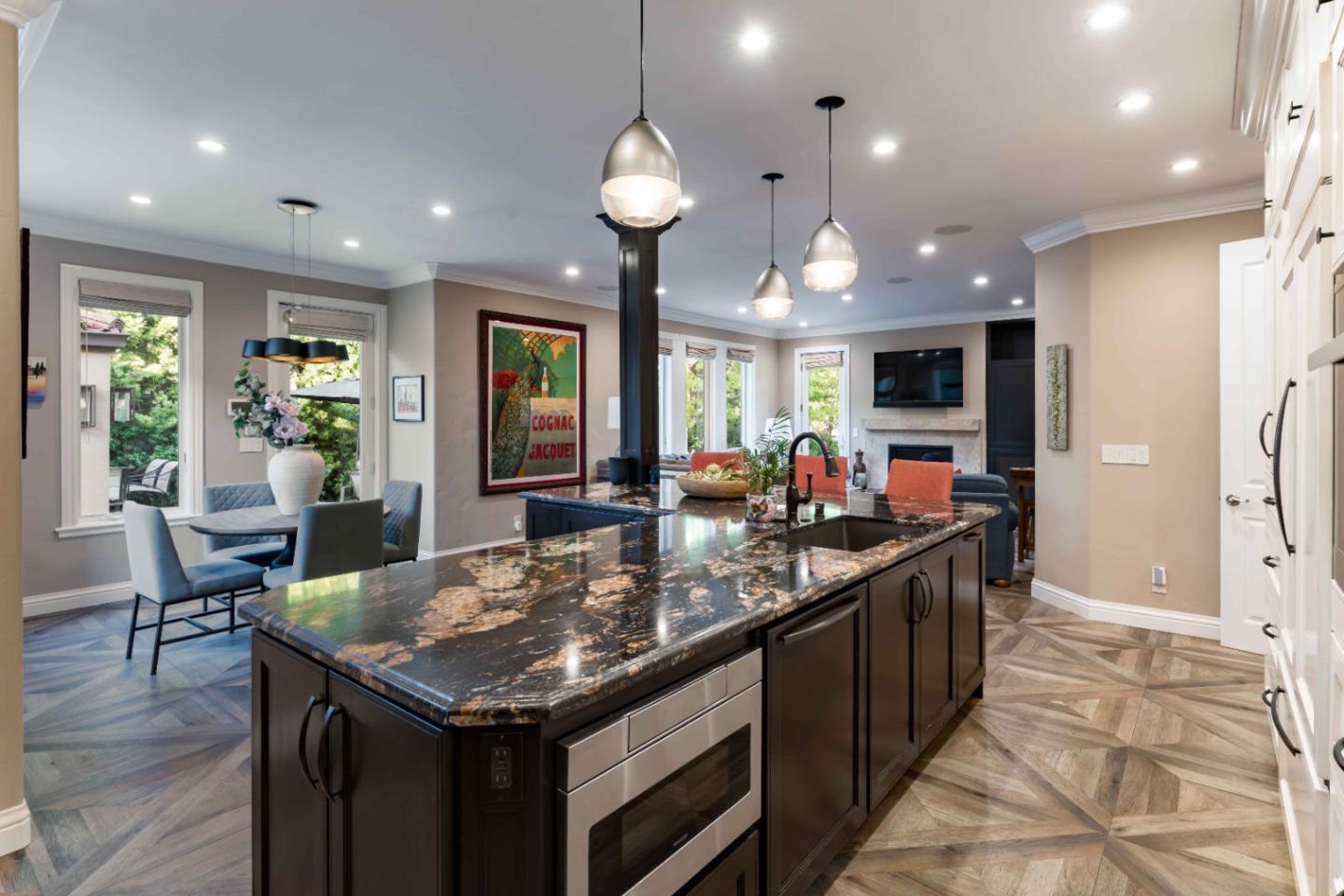 Detail Gallery Image 10 of 39 For 579 Glenbrook Dr, Palo Alto,  CA 94306 - 6 Beds | 4 Baths