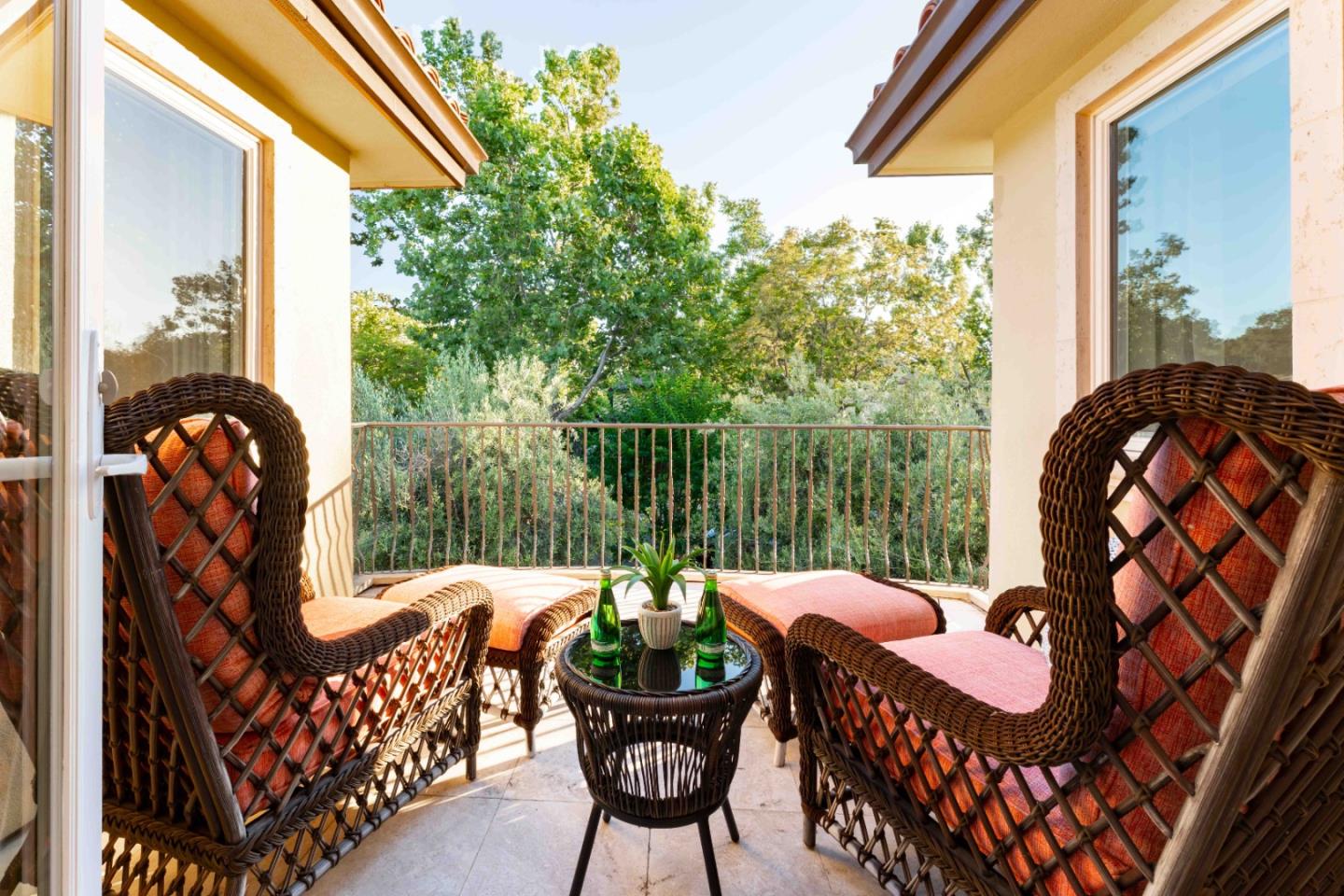 Detail Gallery Image 21 of 39 For 579 Glenbrook Dr, Palo Alto,  CA 94306 - 6 Beds | 4 Baths