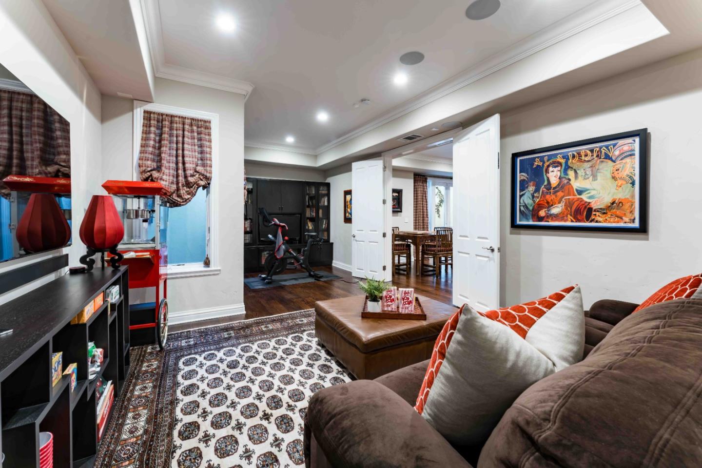 Detail Gallery Image 27 of 39 For 579 Glenbrook Dr, Palo Alto,  CA 94306 - 6 Beds | 4 Baths