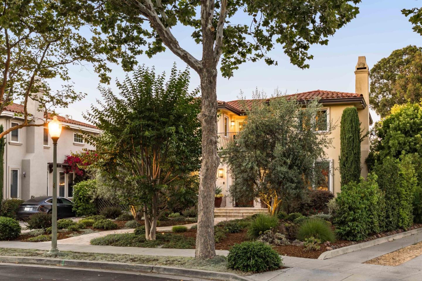 Detail Gallery Image 3 of 39 For 579 Glenbrook Dr, Palo Alto,  CA 94306 - 6 Beds | 4 Baths