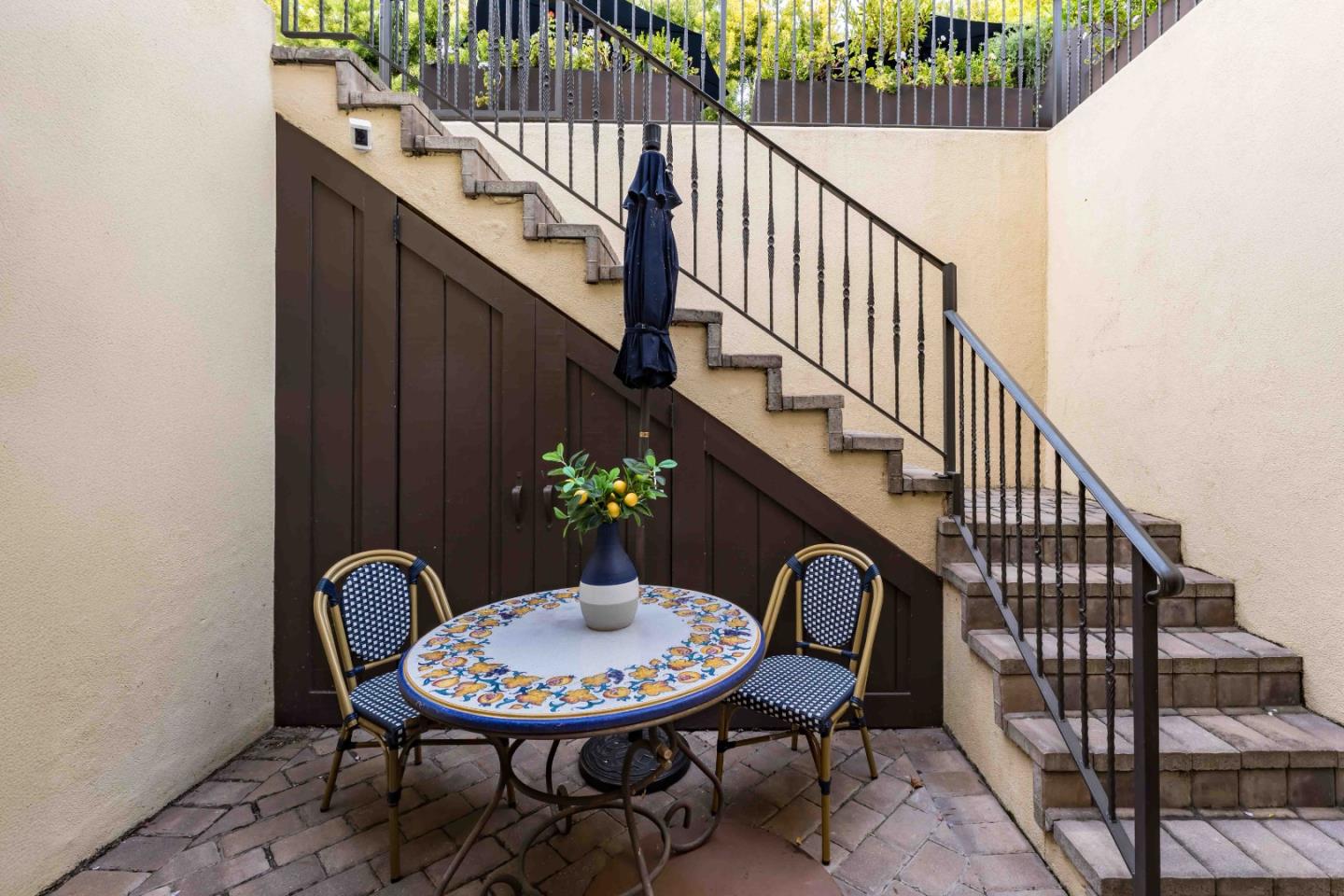 Detail Gallery Image 32 of 39 For 579 Glenbrook Dr, Palo Alto,  CA 94306 - 6 Beds | 4 Baths