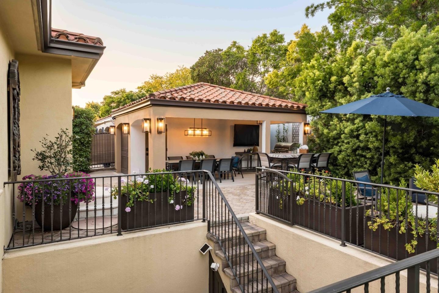 Detail Gallery Image 34 of 39 For 579 Glenbrook Dr, Palo Alto,  CA 94306 - 6 Beds | 4 Baths