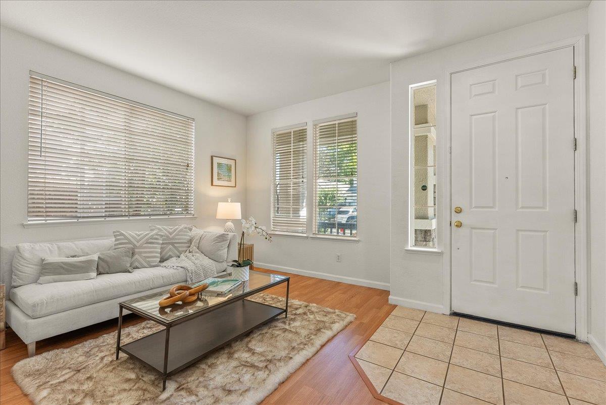 Detail Gallery Image 3 of 26 For 45 Diggins Drive, Folsom,  CA 95630 - 3 Beds | 2 Baths