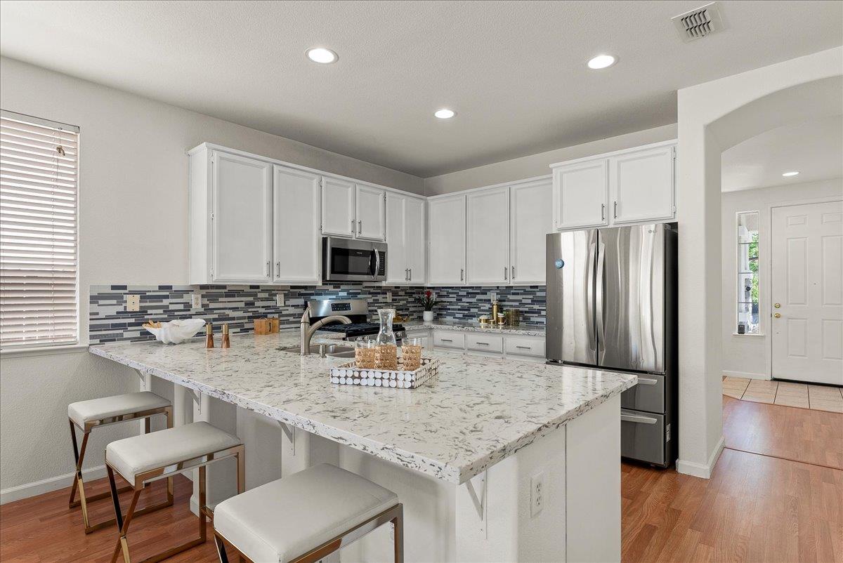 Detail Gallery Image 6 of 26 For 45 Diggins Drive, Folsom,  CA 95630 - 3 Beds | 2 Baths