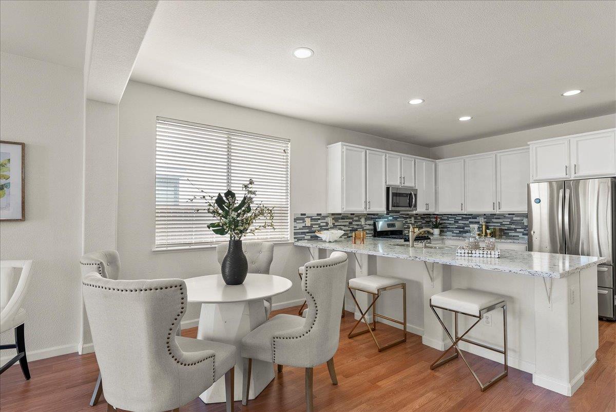 Detail Gallery Image 7 of 26 For 45 Diggins Drive, Folsom,  CA 95630 - 3 Beds | 2 Baths