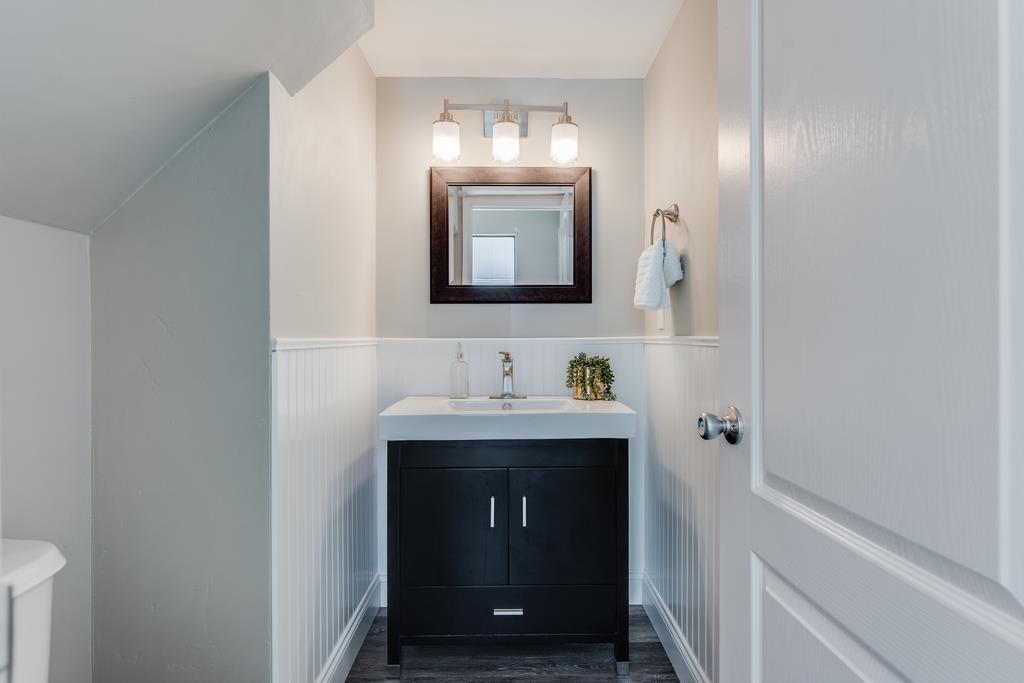 Detail Gallery Image 13 of 36 For 2915 Leotar Cir, Santa Cruz,  CA 95062 - 3 Beds | 2/1 Baths