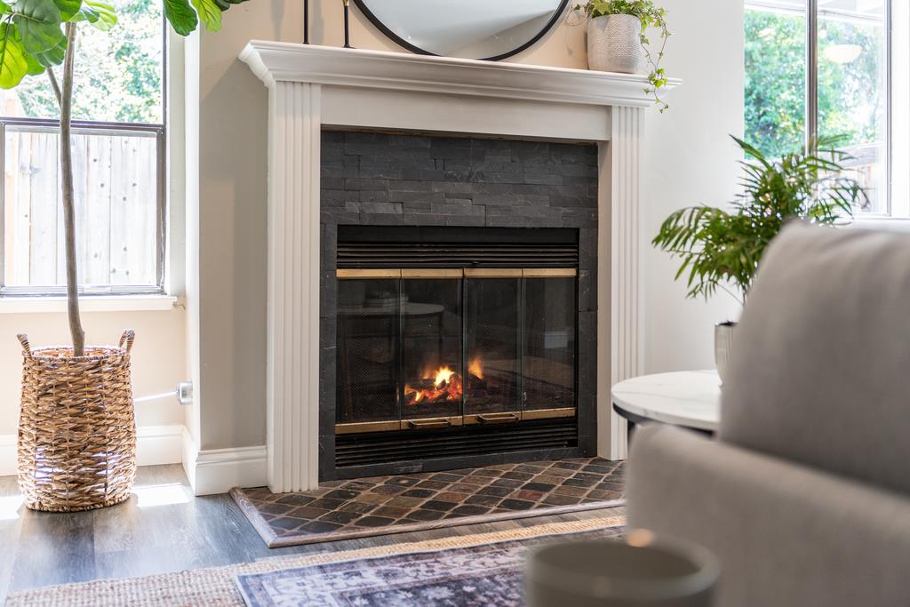 Detail Gallery Image 3 of 36 For 2915 Leotar Cir, Santa Cruz,  CA 95062 - 3 Beds | 2/1 Baths