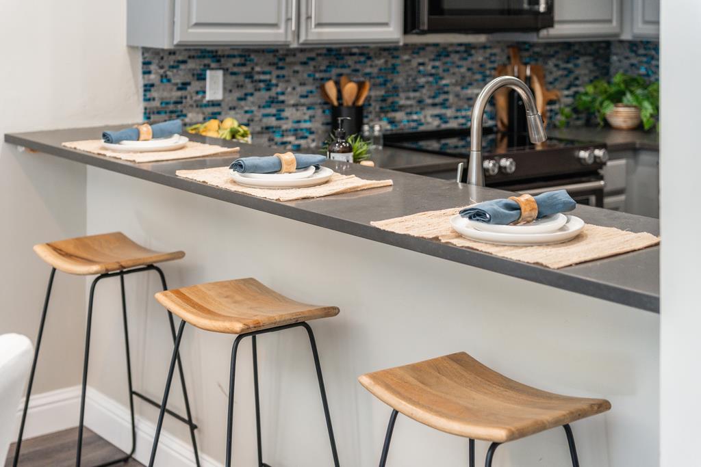 Detail Gallery Image 6 of 36 For 2915 Leotar Cir, Santa Cruz,  CA 95062 - 3 Beds | 2/1 Baths