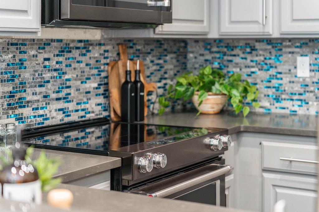 Detail Gallery Image 8 of 36 For 2915 Leotar Cir, Santa Cruz,  CA 95062 - 3 Beds | 2/1 Baths