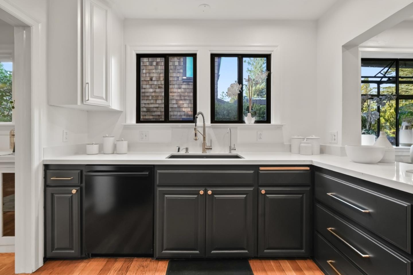 Detail Gallery Image 10 of 31 For 2061 Valparaiso Ave, Menlo Park,  CA 94025 - 3 Beds | 2 Baths