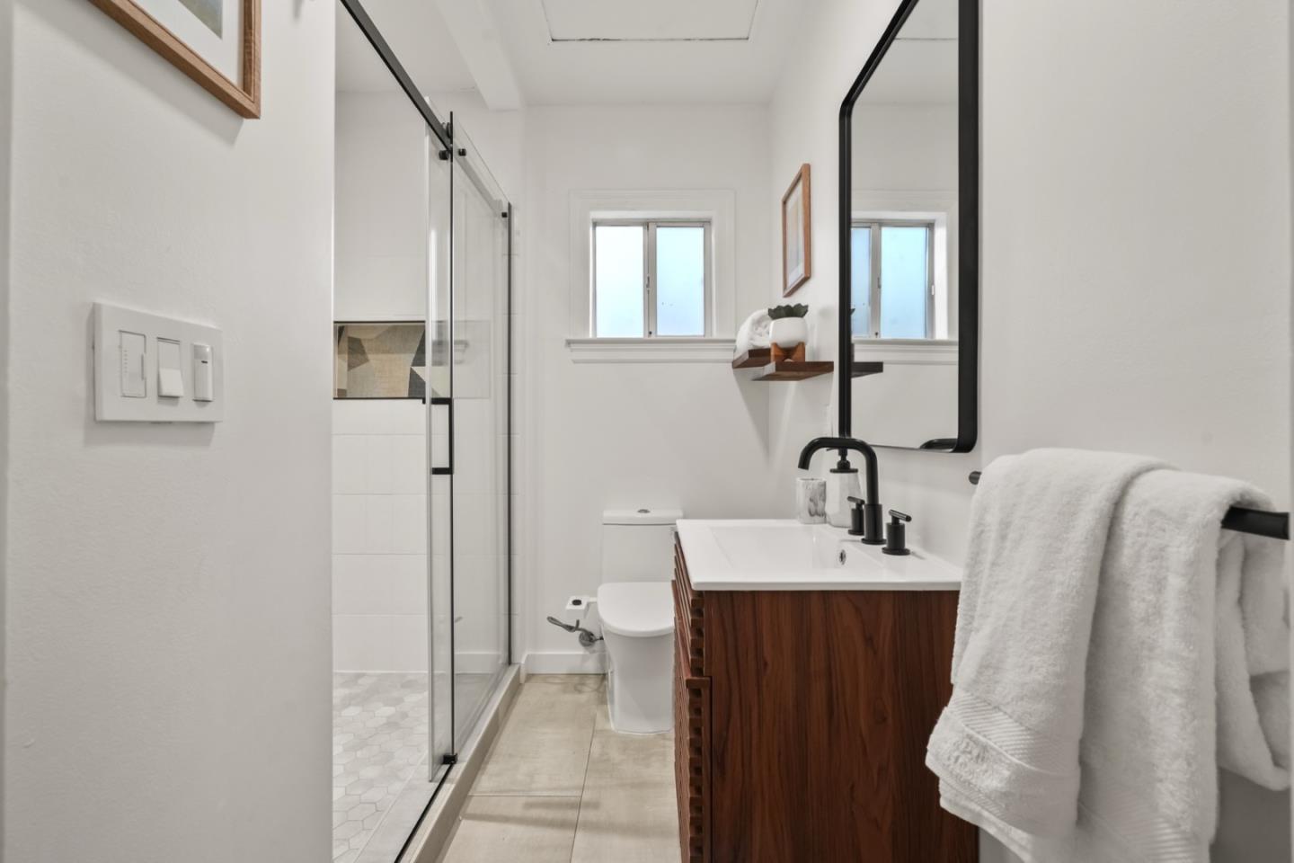 Detail Gallery Image 14 of 31 For 2061 Valparaiso Ave, Menlo Park,  CA 94025 - 3 Beds | 2 Baths