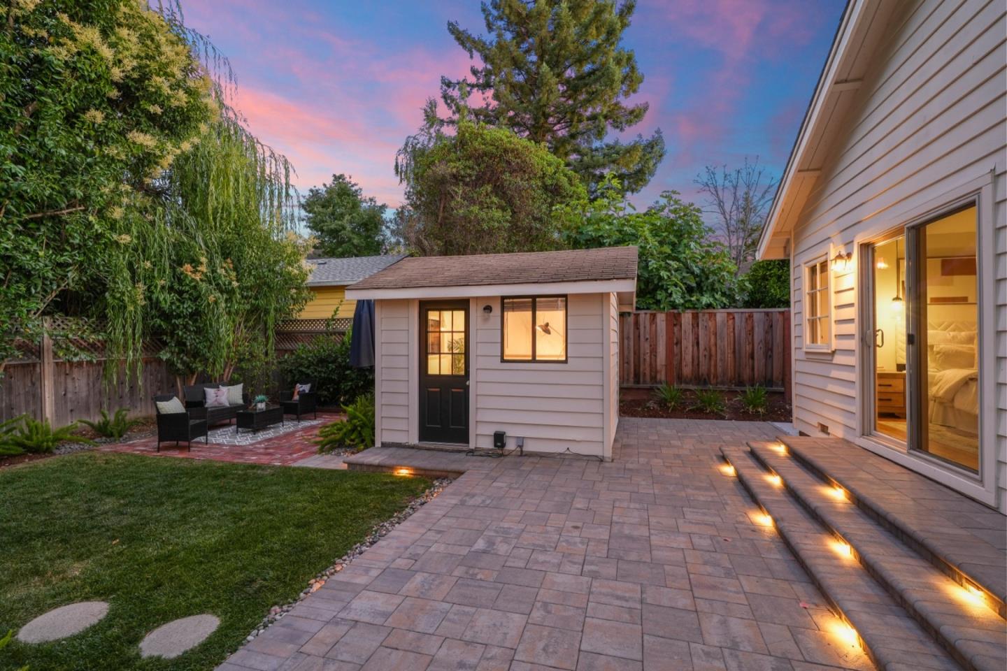 Detail Gallery Image 21 of 31 For 2061 Valparaiso Ave, Menlo Park,  CA 94025 - 3 Beds | 2 Baths