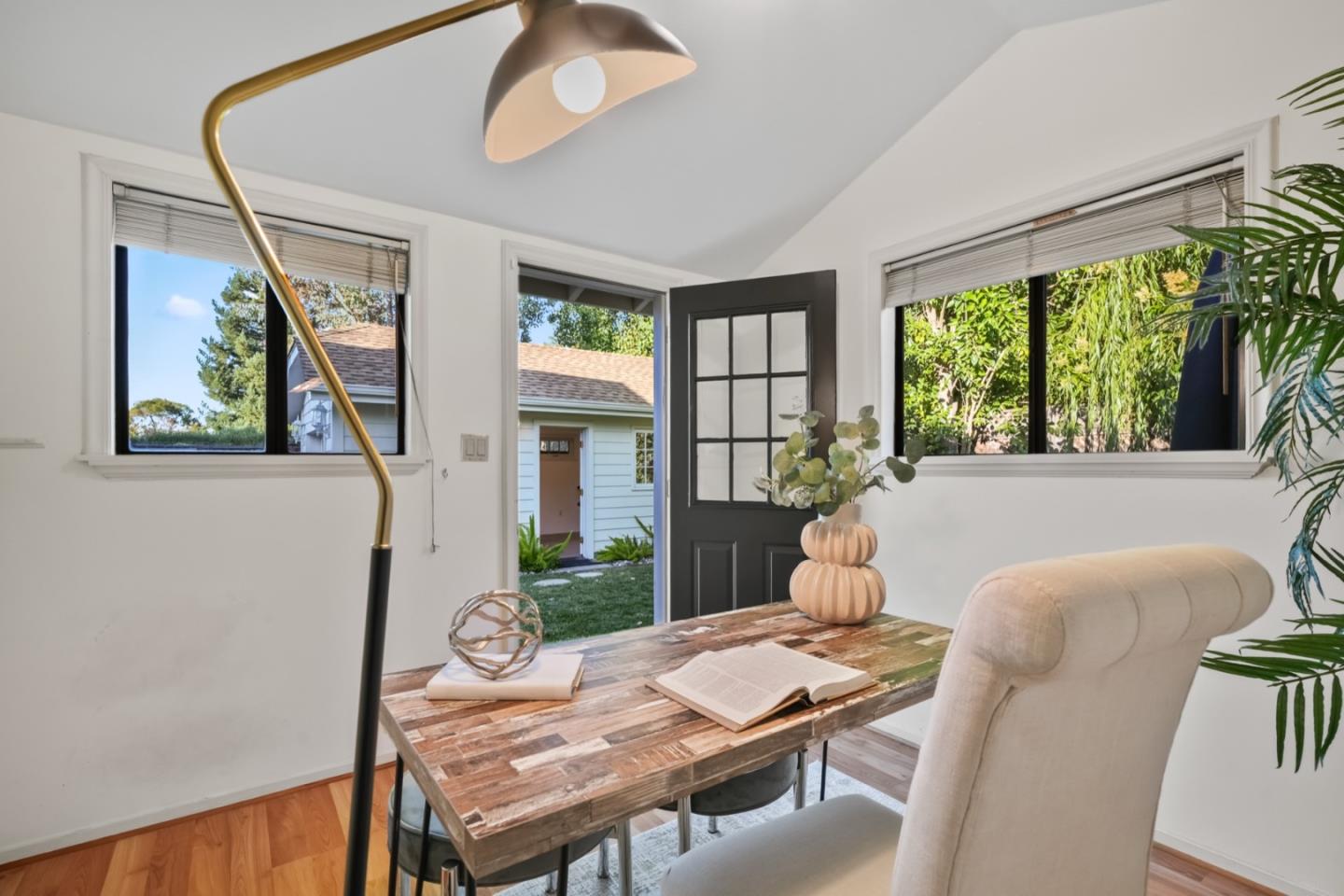 Detail Gallery Image 23 of 31 For 2061 Valparaiso Ave, Menlo Park,  CA 94025 - 3 Beds | 2 Baths