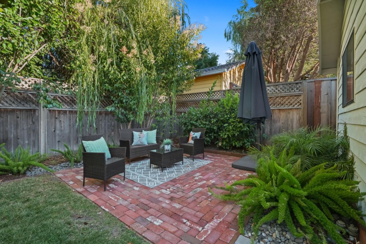 Detail Gallery Image 26 of 31 For 2061 Valparaiso Ave, Menlo Park,  CA 94025 - 3 Beds | 2 Baths