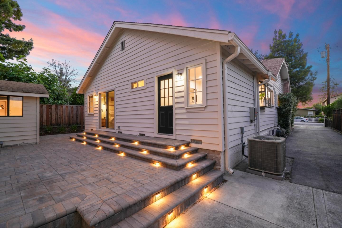 Detail Gallery Image 27 of 31 For 2061 Valparaiso Ave, Menlo Park,  CA 94025 - 3 Beds | 2 Baths