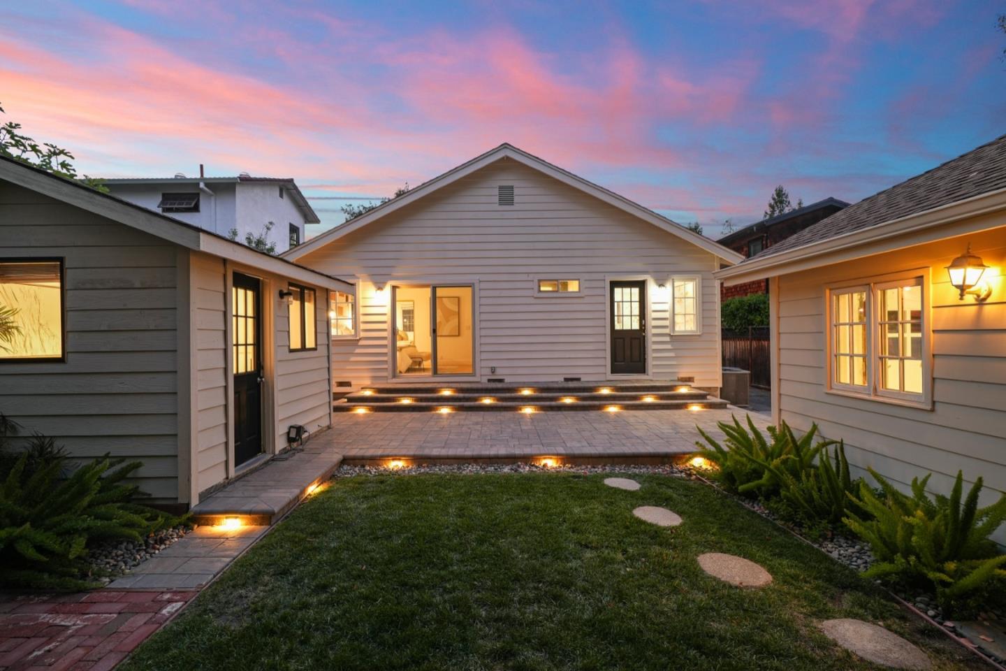 Detail Gallery Image 28 of 31 For 2061 Valparaiso Ave, Menlo Park,  CA 94025 - 3 Beds | 2 Baths