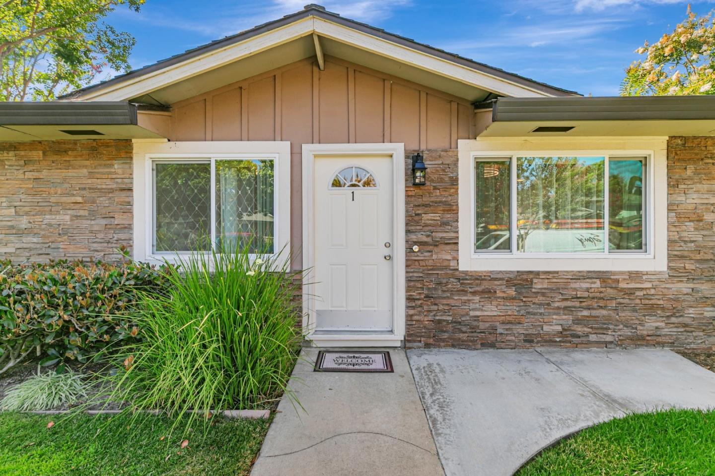 Detail Gallery Image 2 of 26 For 1269 Bouret Dr #1,  San Jose,  CA 95118 - 2 Beds | 1 Baths