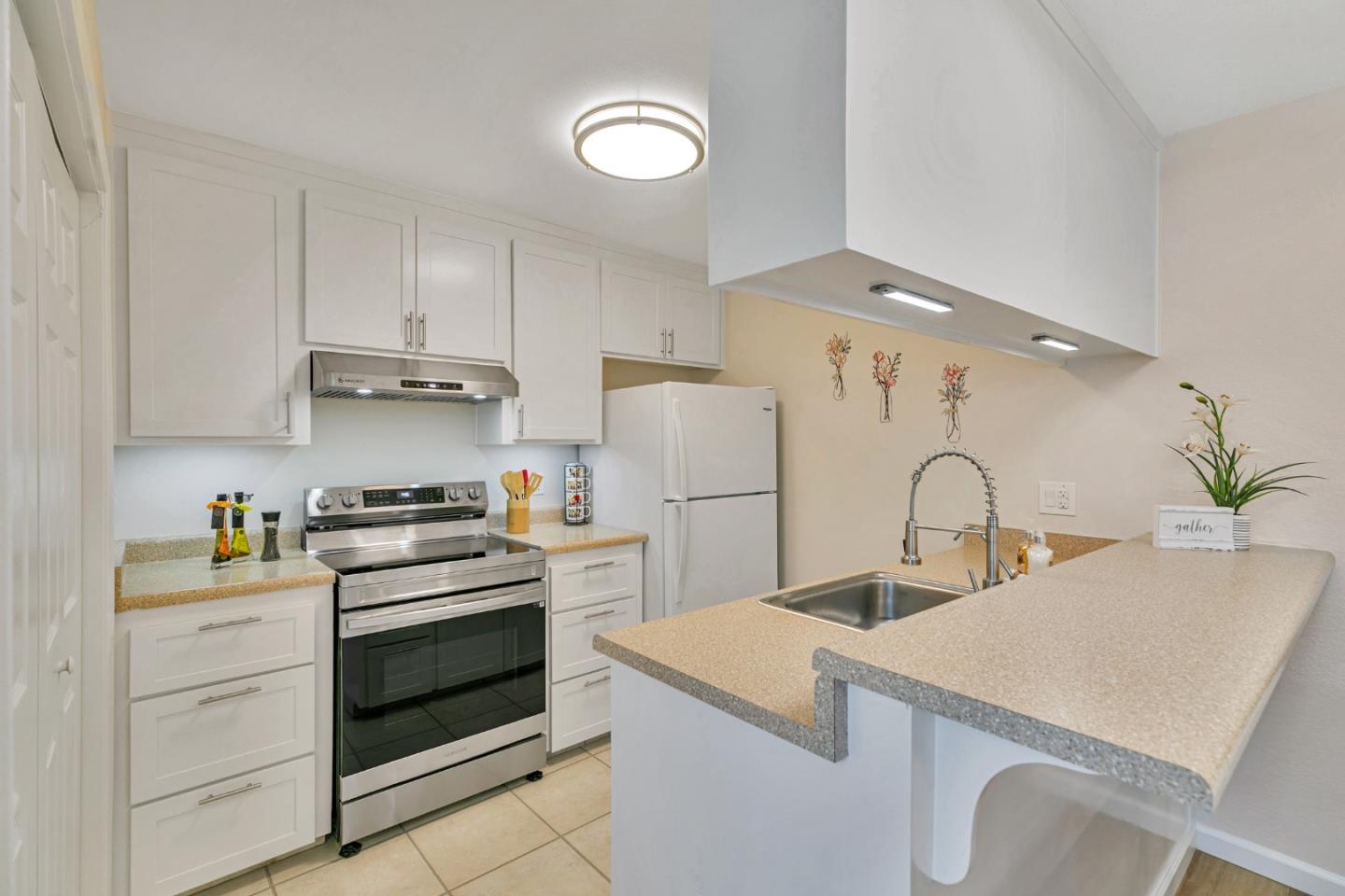Detail Gallery Image 7 of 26 For 1269 Bouret Dr #1,  San Jose,  CA 95118 - 2 Beds | 1 Baths