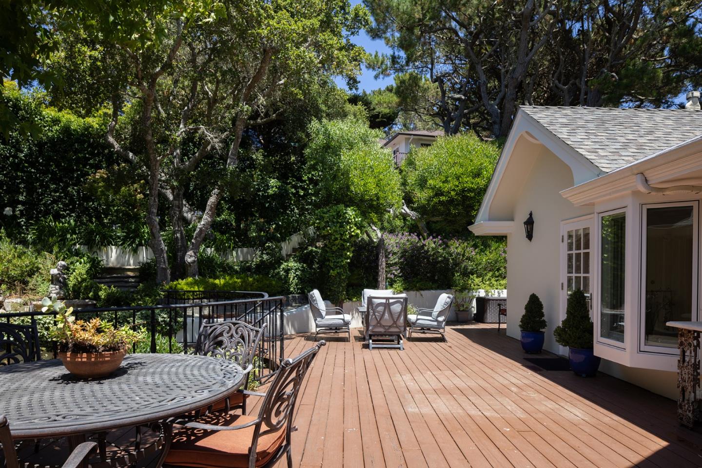 Detail Gallery Image 16 of 37 For 4167 Sunset Ln, Pebble Beach,  CA 93953 - 4 Beds | 4/1 Baths