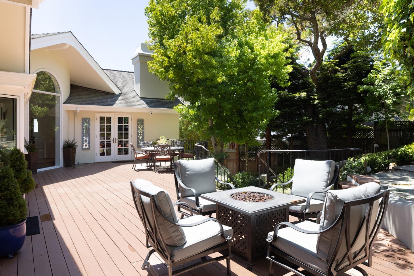 Detail Gallery Image 17 of 37 For 4167 Sunset Ln, Pebble Beach,  CA 93953 - 4 Beds | 4/1 Baths