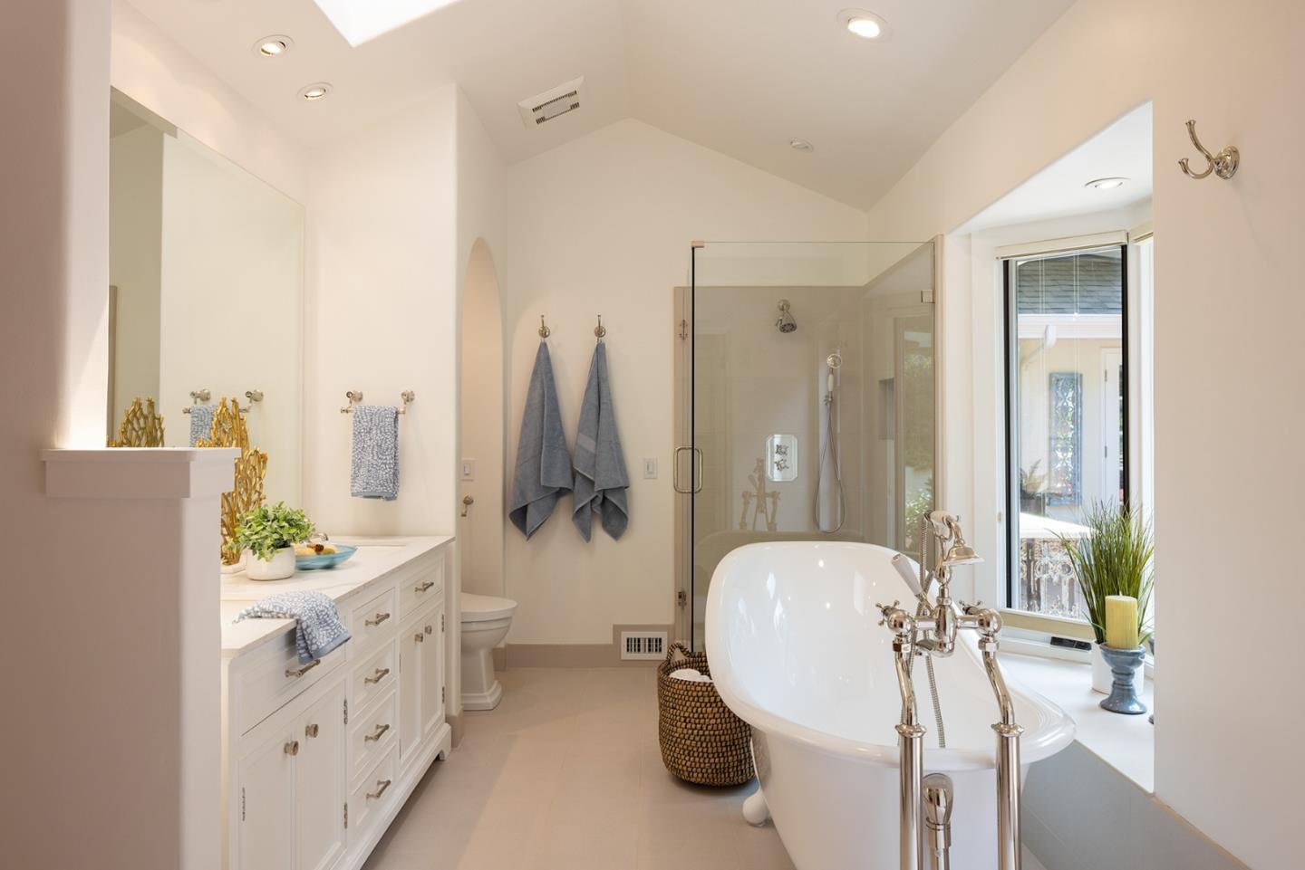 Detail Gallery Image 23 of 37 For 4167 Sunset Ln, Pebble Beach,  CA 93953 - 4 Beds | 4/1 Baths