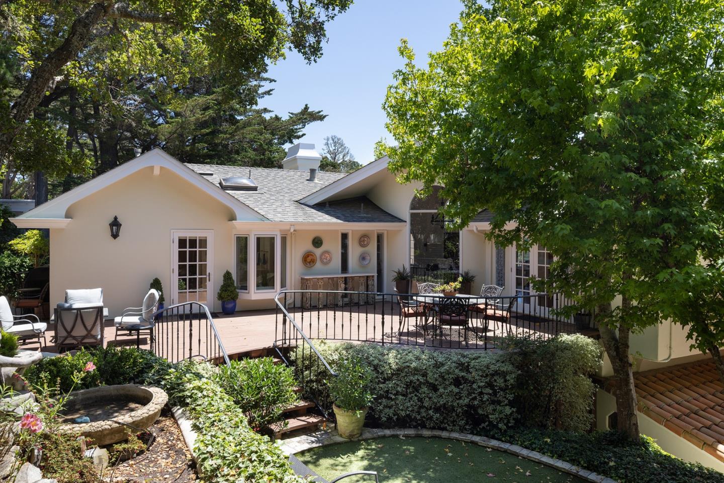 Detail Gallery Image 34 of 37 For 4167 Sunset Ln, Pebble Beach,  CA 93953 - 4 Beds | 4/1 Baths