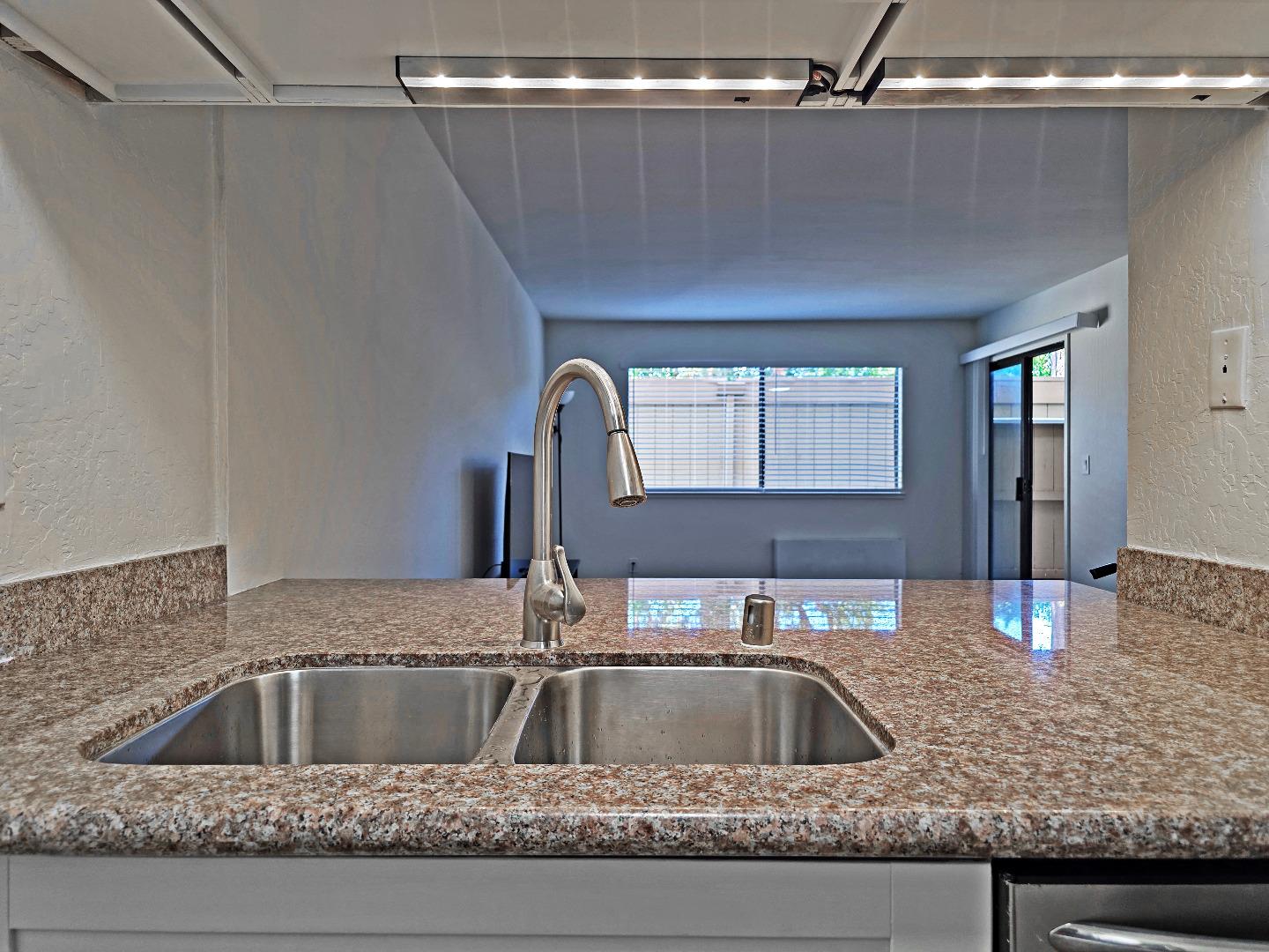 Detail Gallery Image 12 of 17 For 980 Kiely Blvd #124,  Santa Clara,  CA 95051 - 1 Beds | 1 Baths