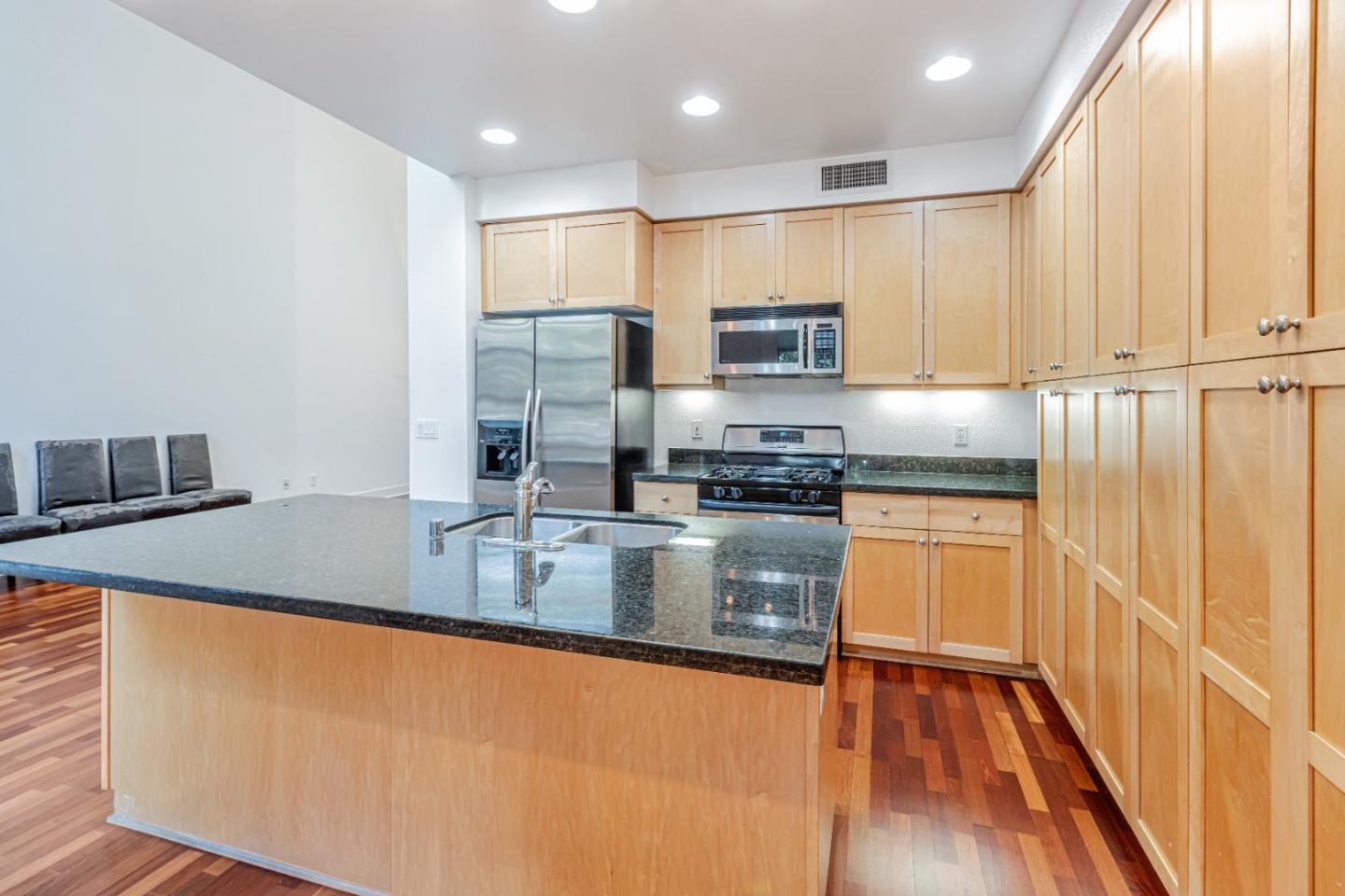 Detail Gallery Image 14 of 45 For 350 E Mission St #115,  San Jose,  CA 95112 - 1 Beds | 1/1 Baths