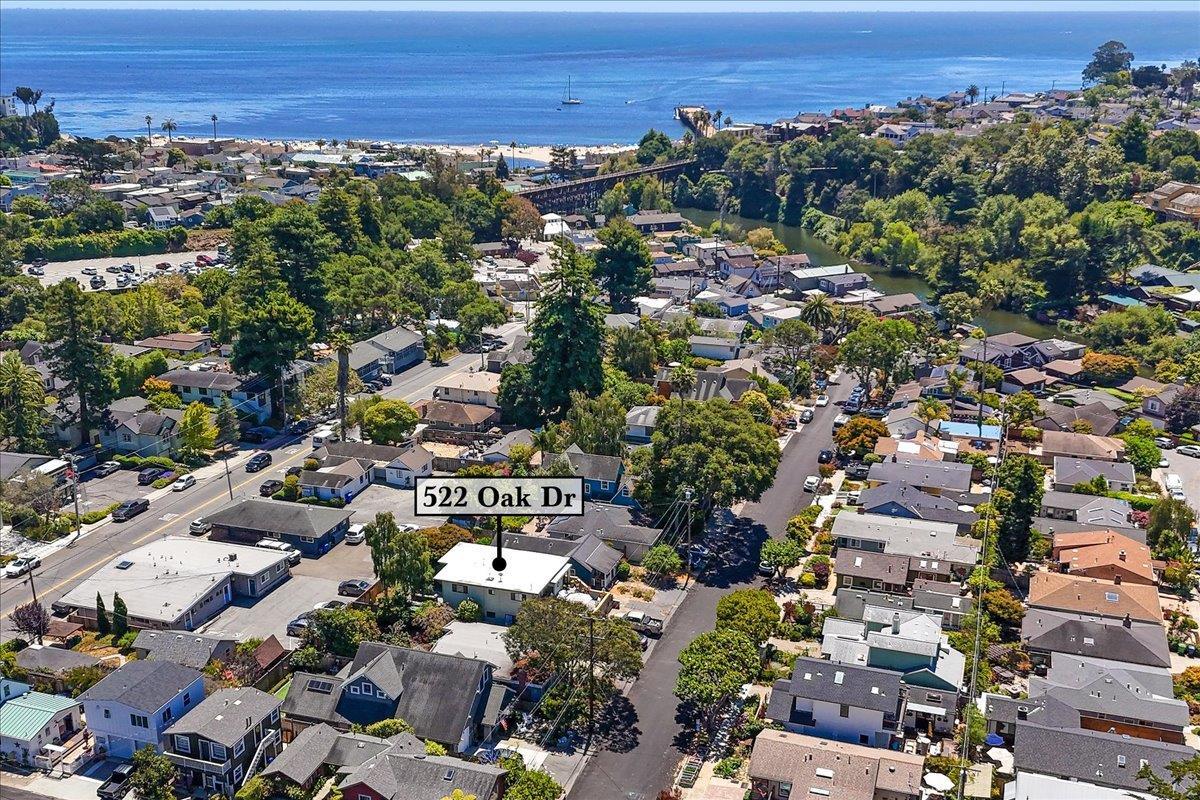Detail Gallery Image 1 of 44 For 522 Oak Dr, Capitola,  CA 95010 - 4 Beds | 3 Baths