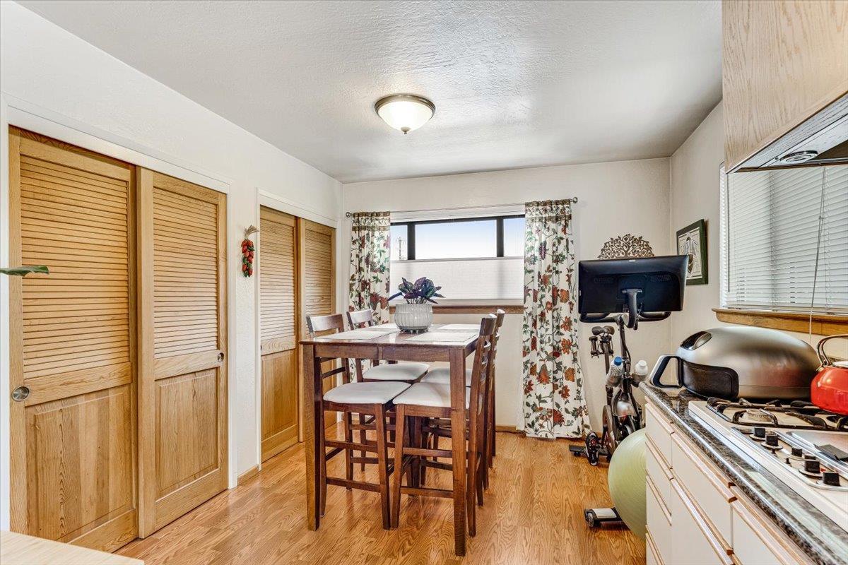 Detail Gallery Image 11 of 44 For 522 Oak Dr, Capitola,  CA 95010 - 4 Beds | 3 Baths