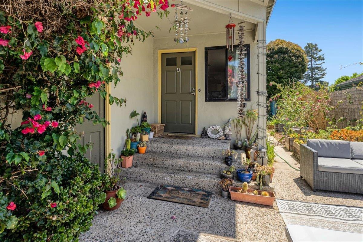 Detail Gallery Image 19 of 44 For 522 Oak Dr, Capitola,  CA 95010 - 4 Beds | 3 Baths