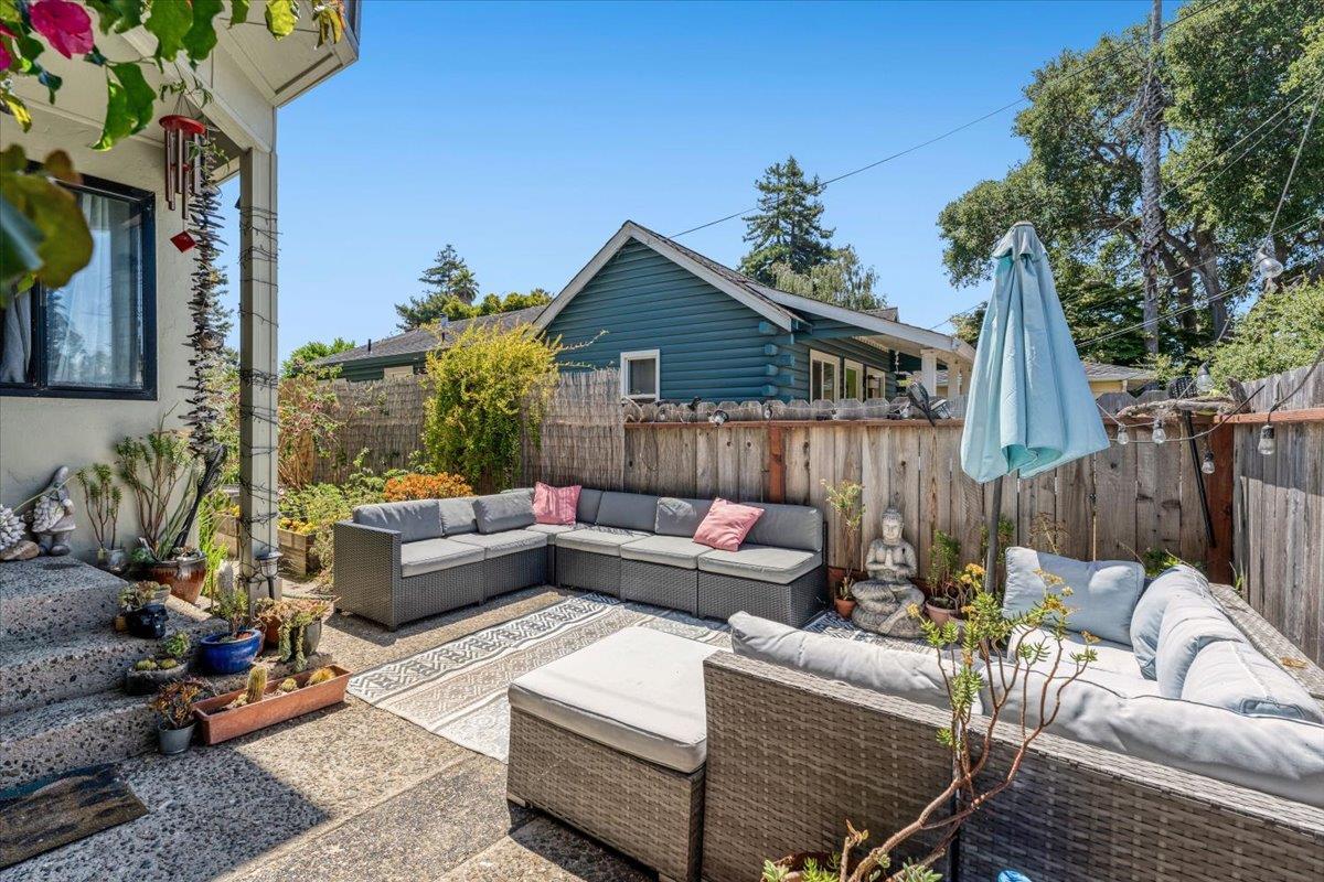 Detail Gallery Image 21 of 44 For 522 Oak Dr, Capitola,  CA 95010 - 4 Beds | 3 Baths