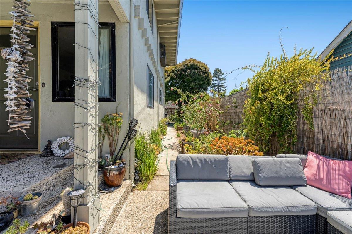 Detail Gallery Image 22 of 44 For 522 Oak Dr, Capitola,  CA 95010 - 4 Beds | 3 Baths