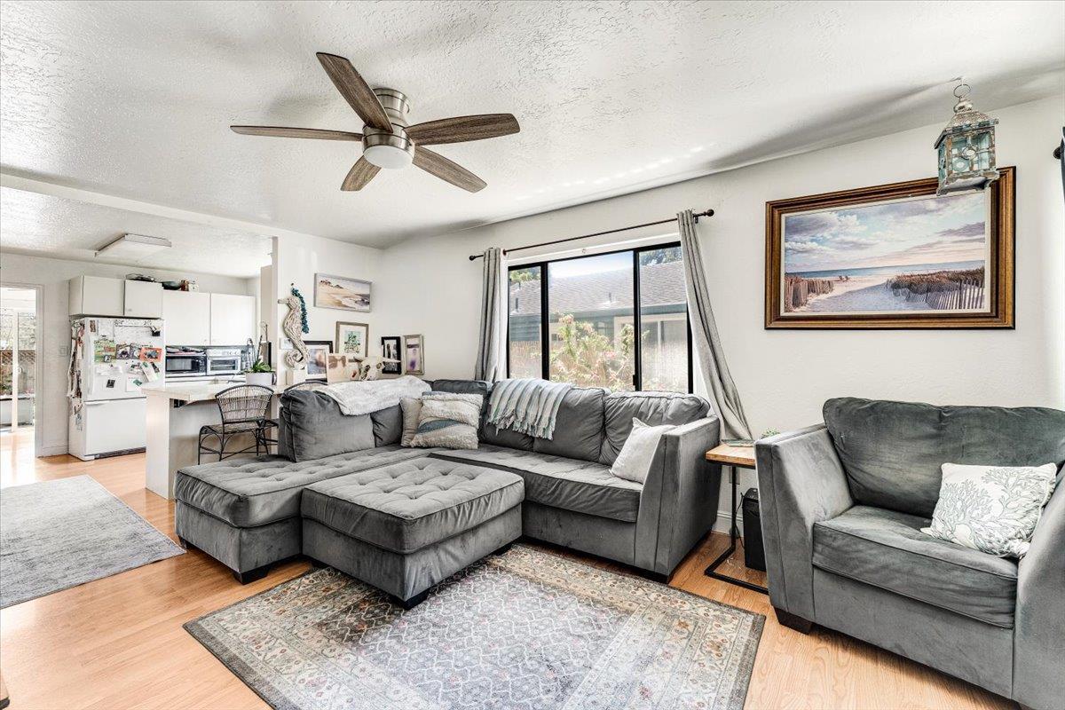 Detail Gallery Image 23 of 44 For 522 Oak Dr, Capitola,  CA 95010 - 4 Beds | 3 Baths