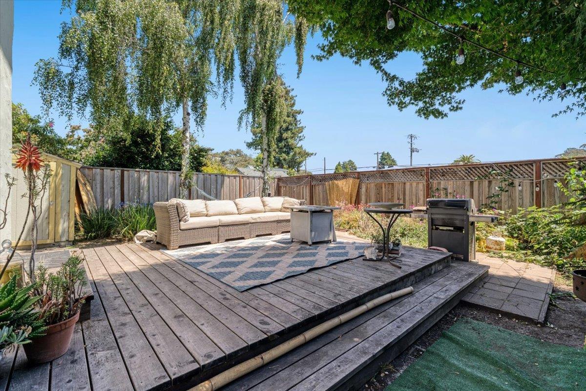 Detail Gallery Image 29 of 44 For 522 Oak Dr, Capitola,  CA 95010 - 4 Beds | 3 Baths