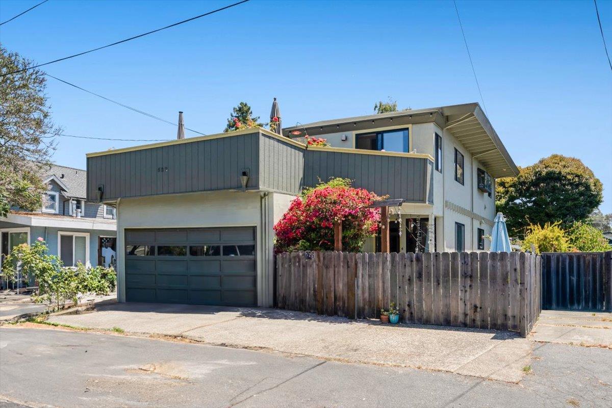 Detail Gallery Image 3 of 44 For 522 Oak Dr, Capitola,  CA 95010 - 4 Beds | 3 Baths