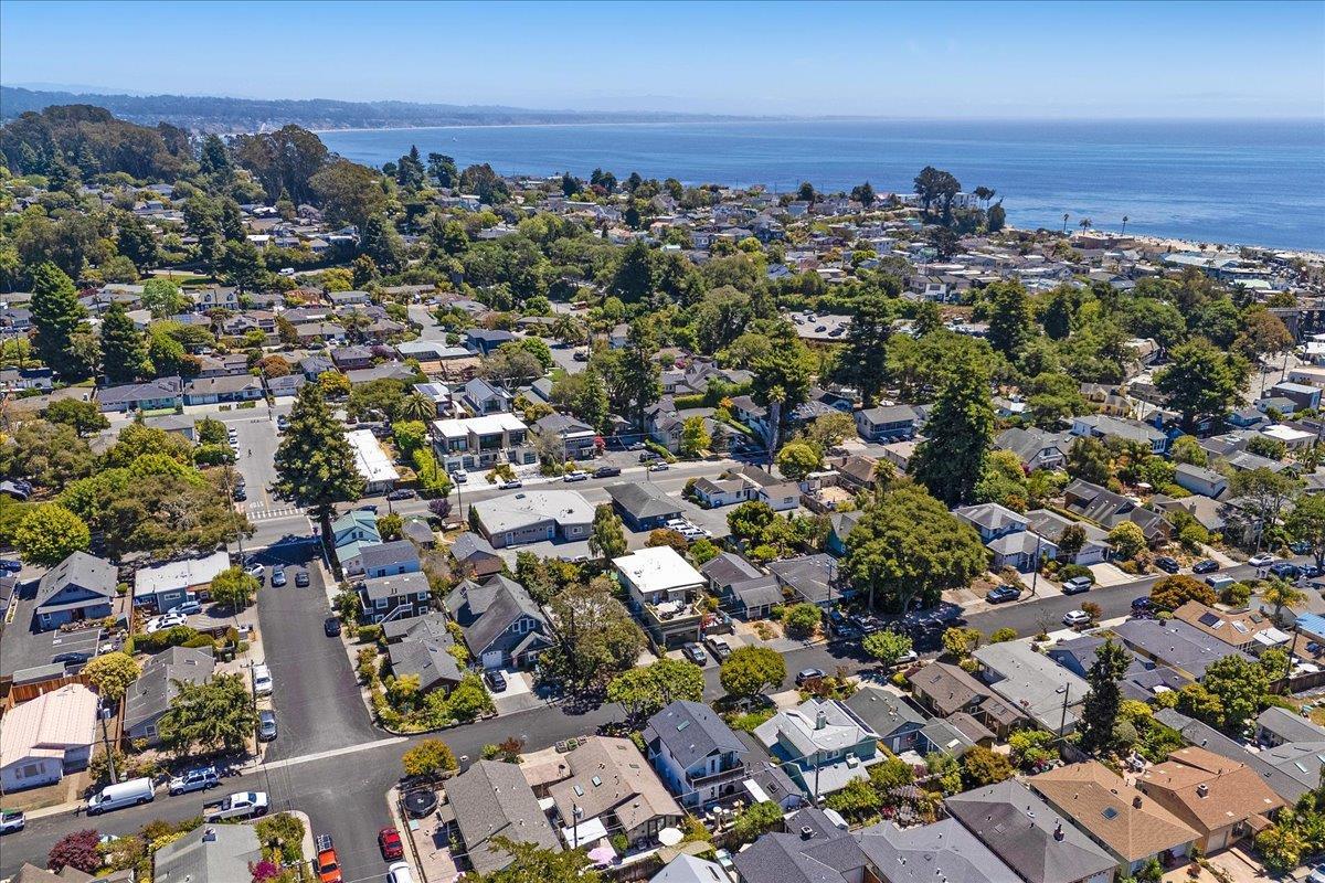 Detail Gallery Image 32 of 44 For 522 Oak Dr, Capitola,  CA 95010 - 4 Beds | 3 Baths
