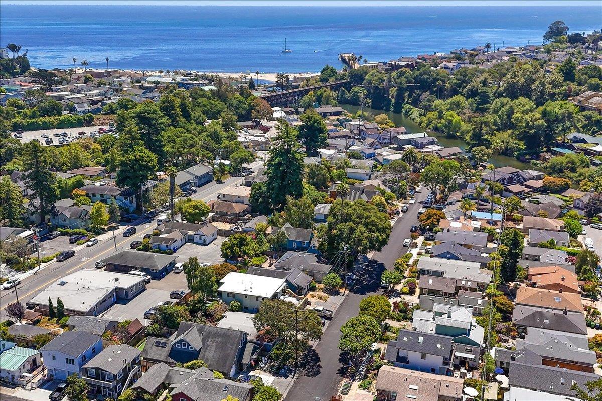 Detail Gallery Image 35 of 44 For 522 Oak Dr, Capitola,  CA 95010 - 4 Beds | 3 Baths